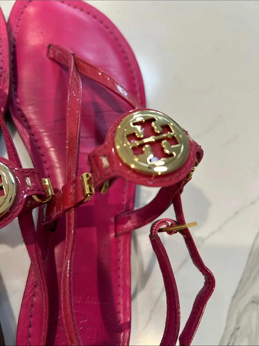 Tory Burch Hot Pink Patent Leather Logo Thong Sandals - Picture 4 of 5